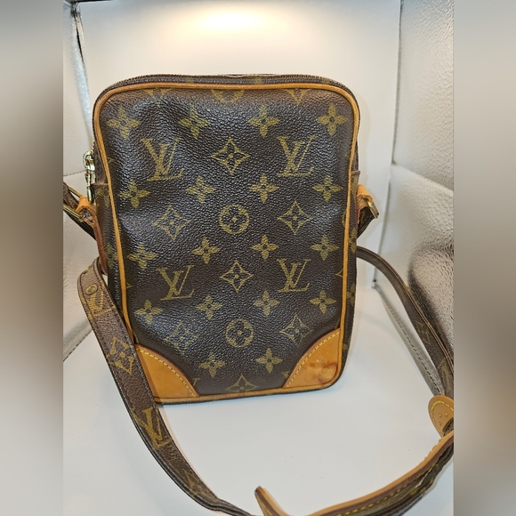 Louis Vuitton Amazone Crossbody Bag - Picture 2 of 14